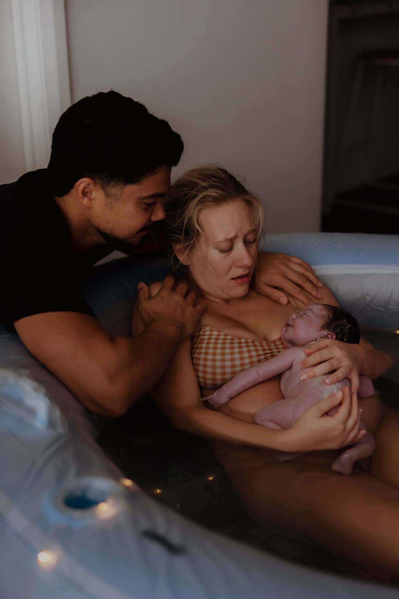 Birth photographer Sydney, new family first hours