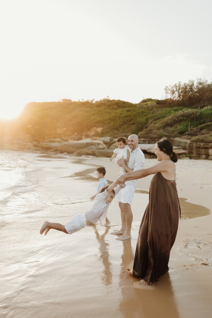 Family photos Sydney beach, golden hour lifestyle session